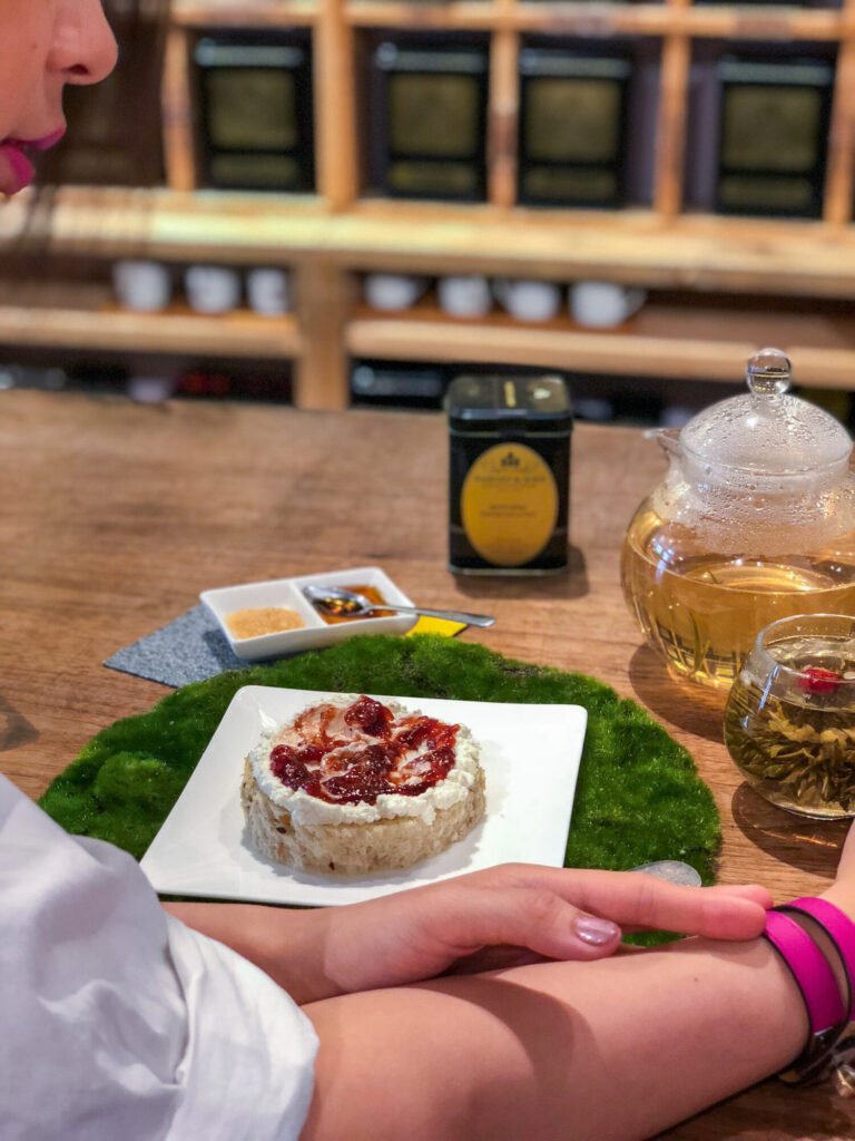 Blooming Art part 1: A Series Of Fashionable Teas