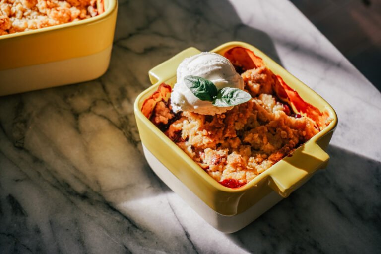 Crispy Basil Berries with Coconut- Hazelnut- Oat Crumble
